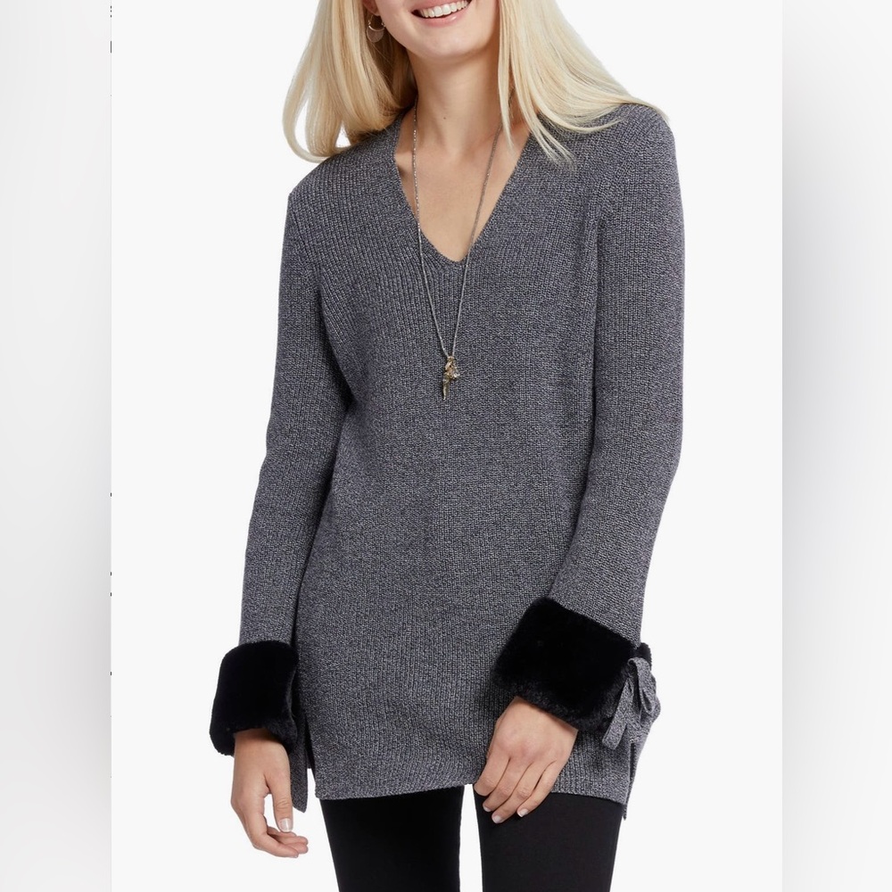 NIC+ZOE Gray V-Neck Tunic Sweater with Black Faux Fur Cuffs Size Small